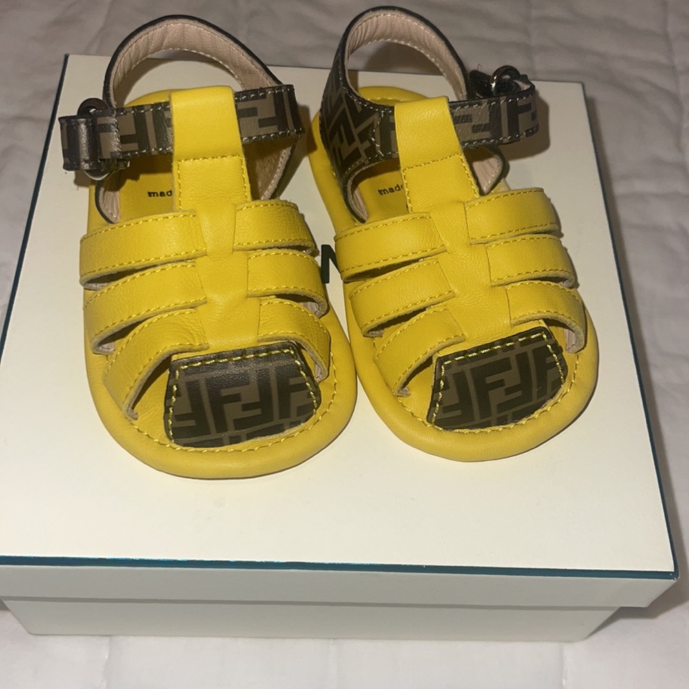 Fendi Pelle Zucca Baby Sandals (Size III) - Picture 2 of 8